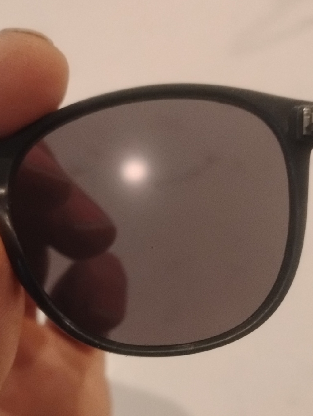 Round Black UV Sunglasses - Picture 5 of 10